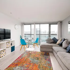 https://stylish-apartment-close-to-london-bridge.cambridgehotelsuk.com