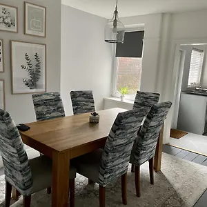 https://modernised-cottage-in-the-heart-of-sketty.cardiffhotelswales.com