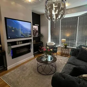 https://stylish-home-close-to-arena.yorkshirehotels.net