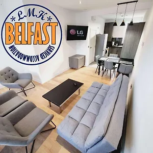  Appartement Lmk, 2 Bedroom Apartment, With Roof Terrace, Free Parking, Ev Charger, Great Location.